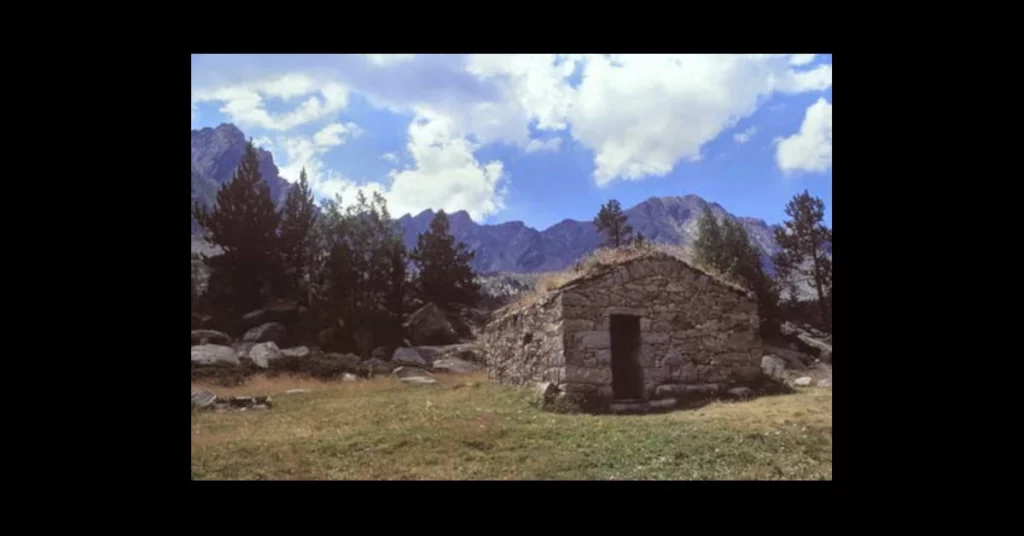 cabana englevada a la vall del Madriu
