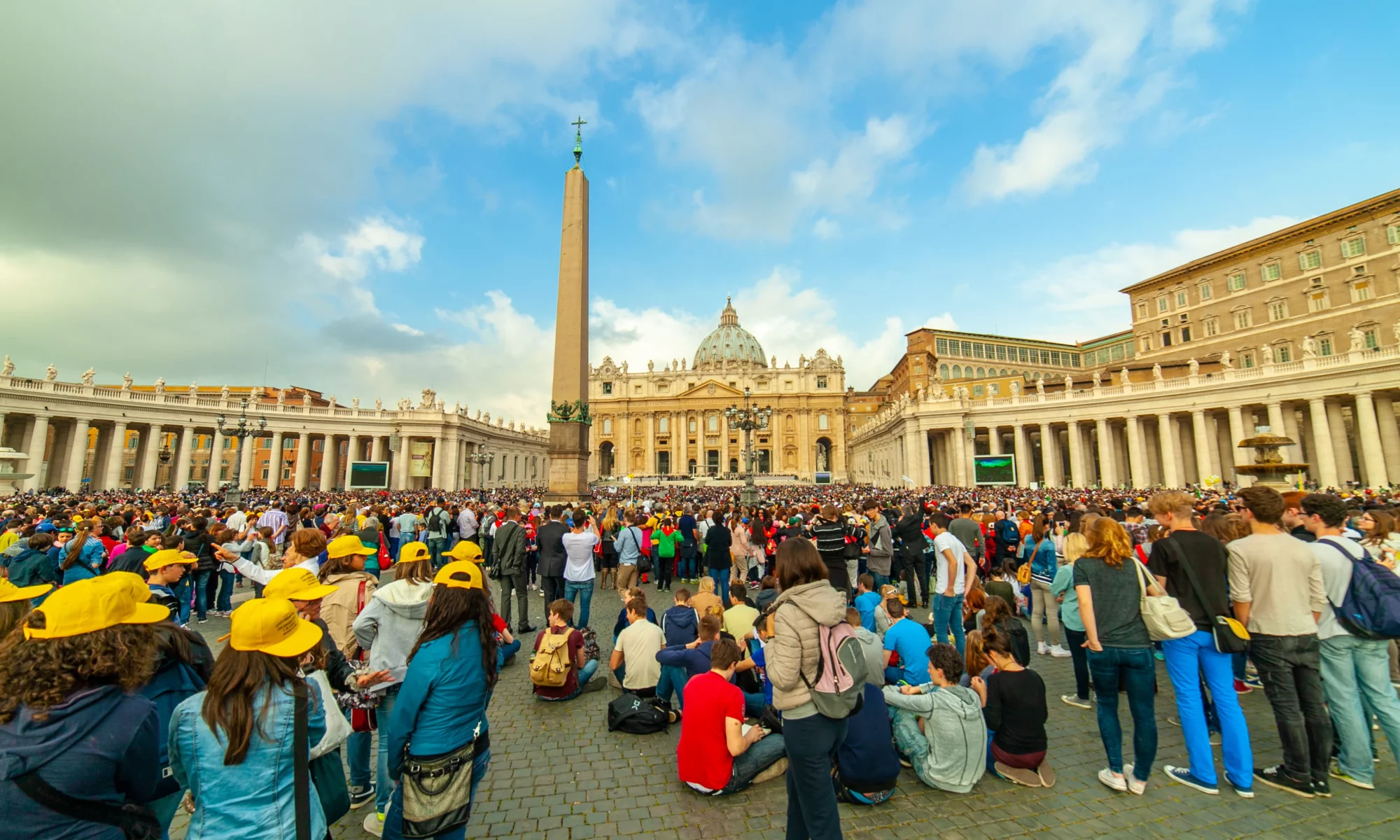 La Basilica di San Pietro in Piazza San Pietro, Roma, durante un'udienza generale di Papa Francesco