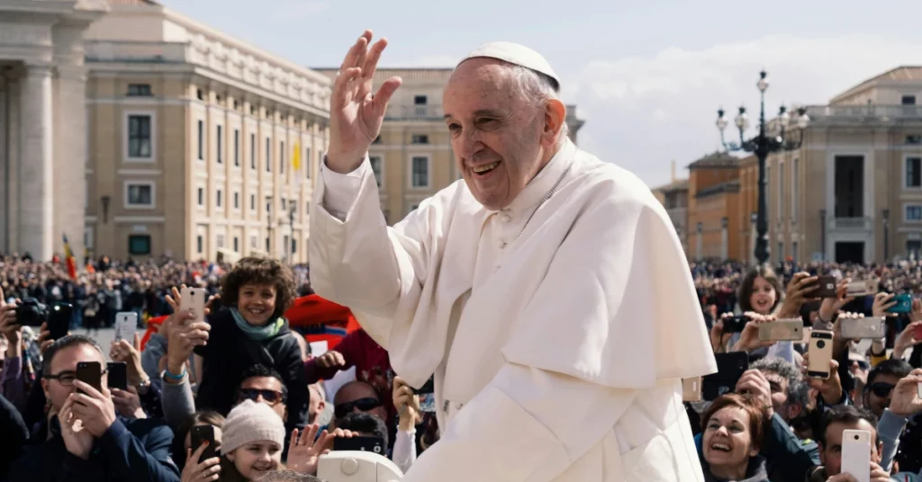 El Papa Francesc saluda els fidels a Roma.