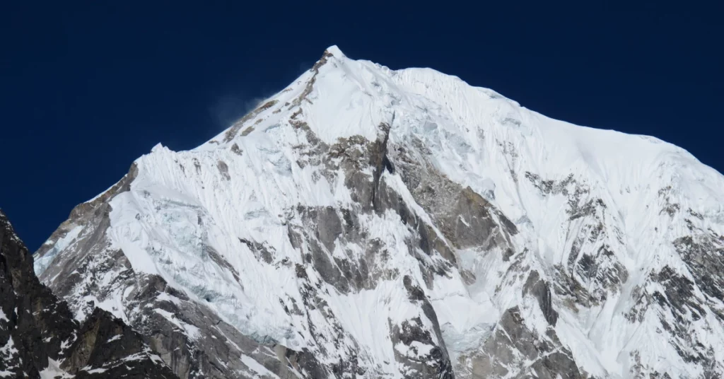 un pic nevat a l'himalai