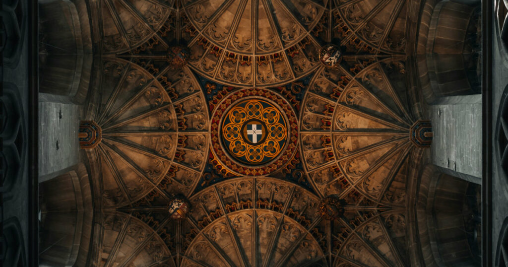 sostre interior de catedral